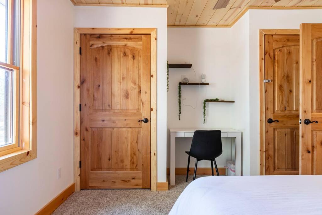 Modern Family Cabin Mins To Lake, Slopes & Hikes 大贝尔城 外观 照片